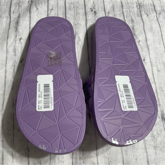 Kurt Geiger London Meena Eagle Slide Sandal in Light/Pastel Purple - Picture 6 of 7